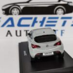 Opel Astra J GTC alb 1