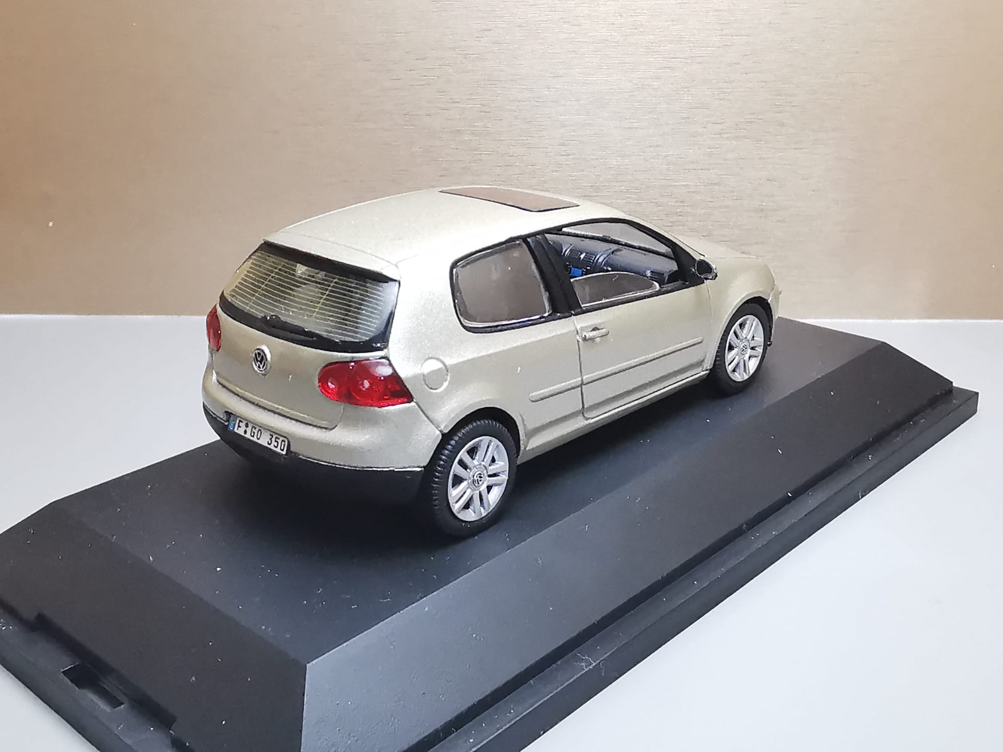 VW Golf 5 crem 2 usi - 3