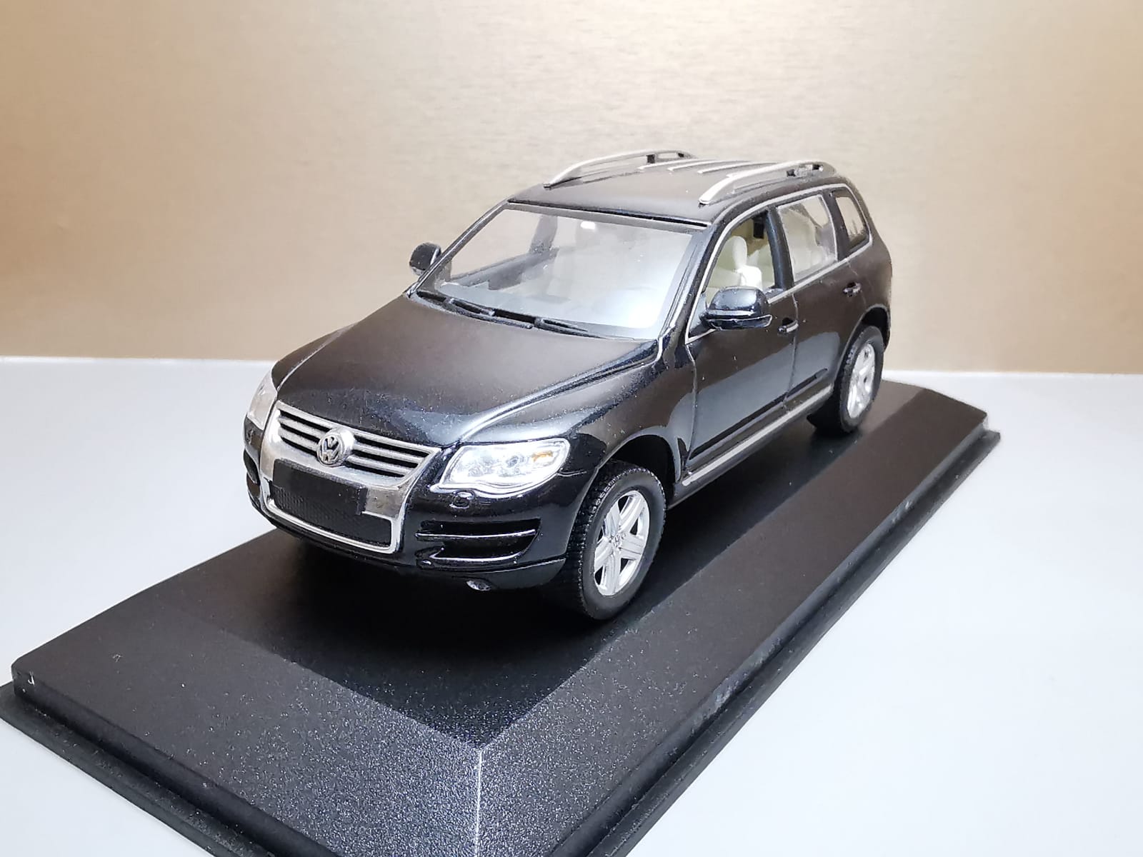 VW Touareg 1 facelift 2006 black - 1