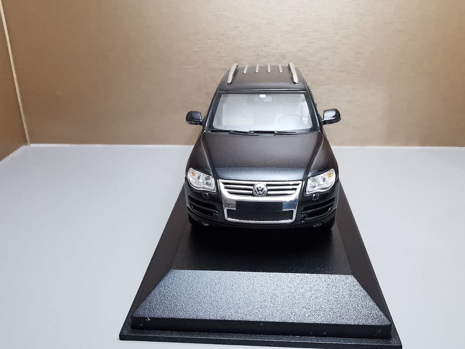 VW Touareg 1 facelift 2006 black - 3