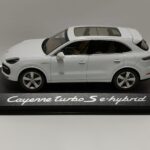 porsche-Cayenne-Turbo-S-E-Hybrid,-1-43