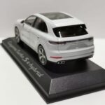 porsche-Cayenne-Turbo-S-E-Hybrid,-1-43
