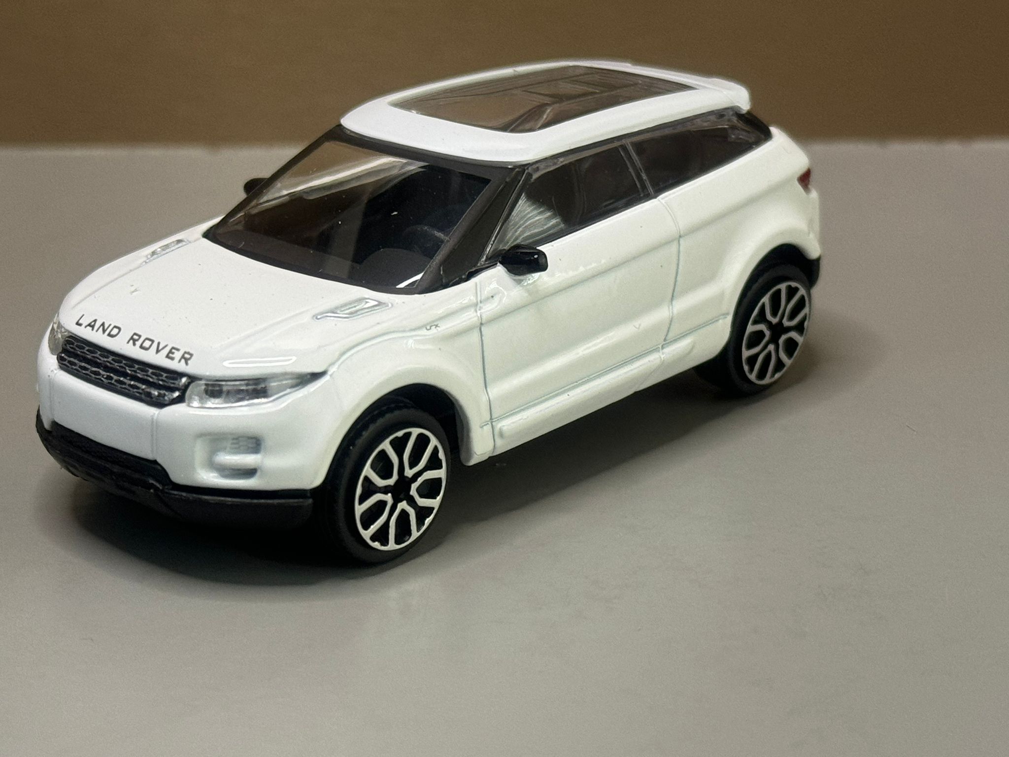Land Rover Evoque white