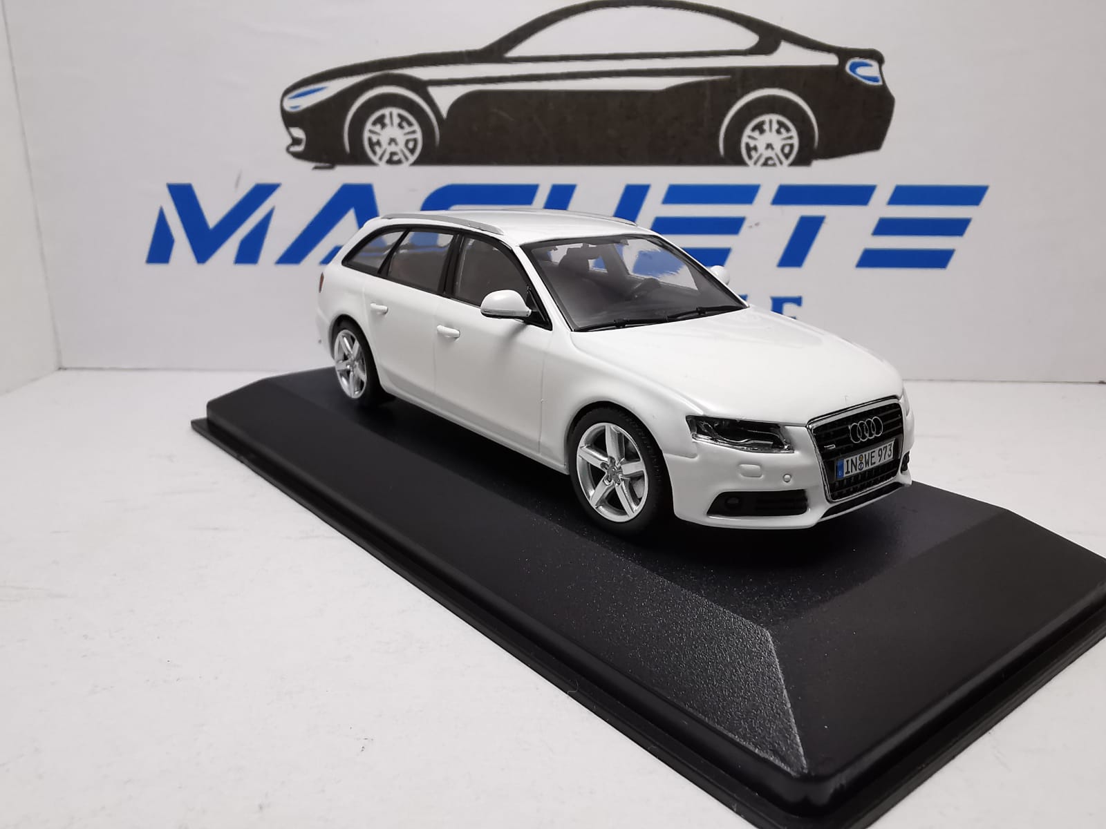 AUDI A4 B8 AVANT ALB - 1