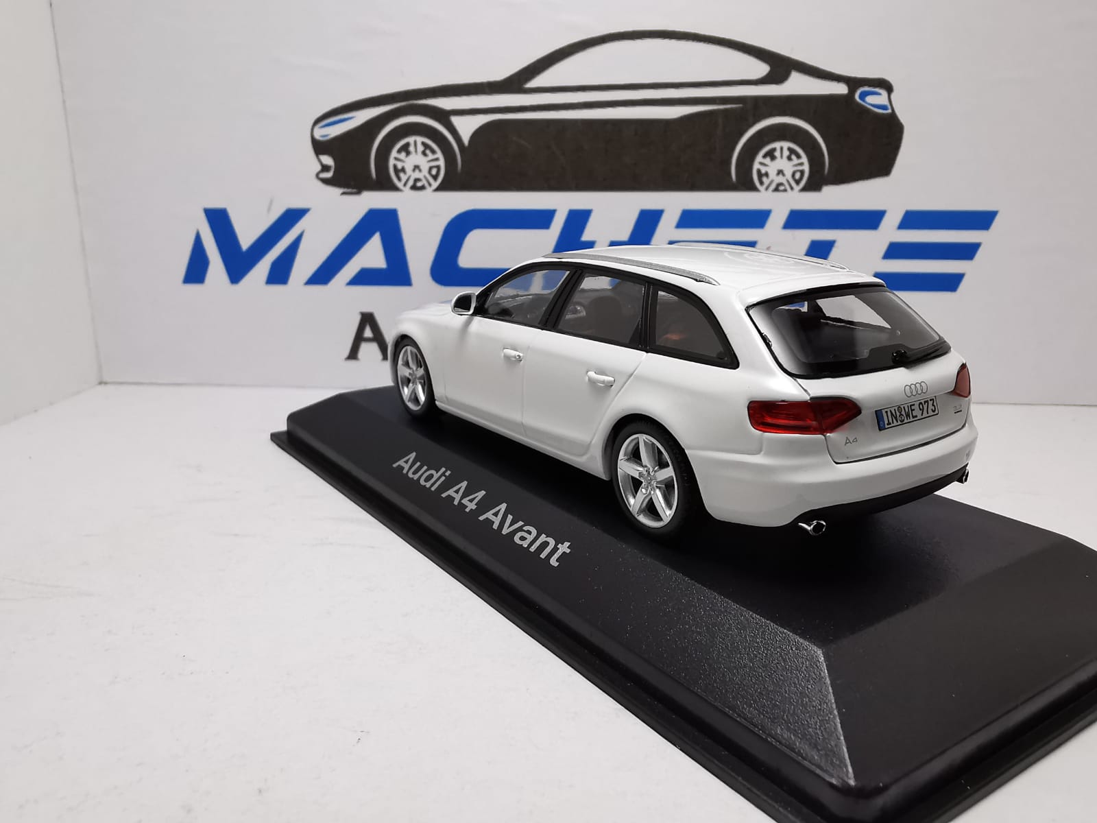 AUDI A4 B8 AVANT ALB - 3