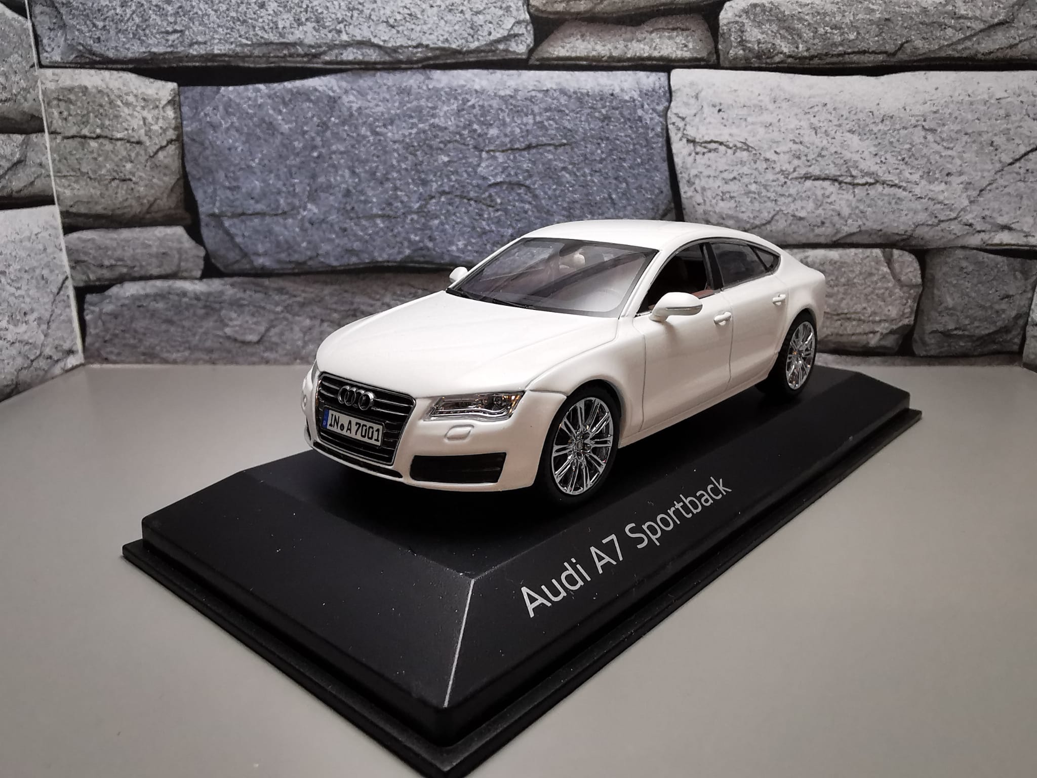 Audi A7 sportback white 2011 - 1