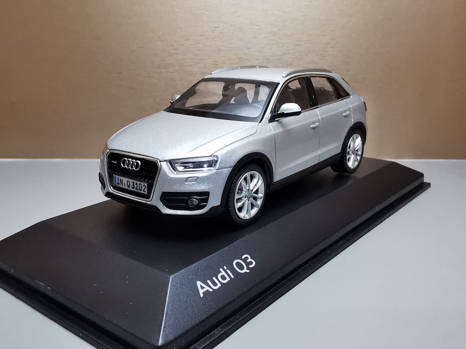 Audi Q3 silver - 1