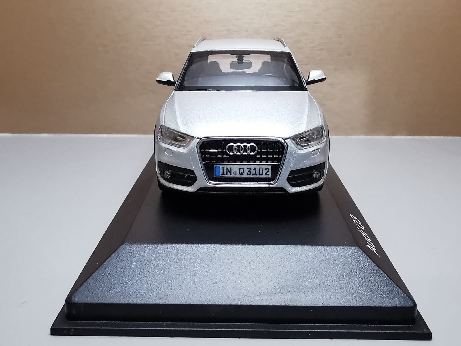 Audi Q3 silver - 4