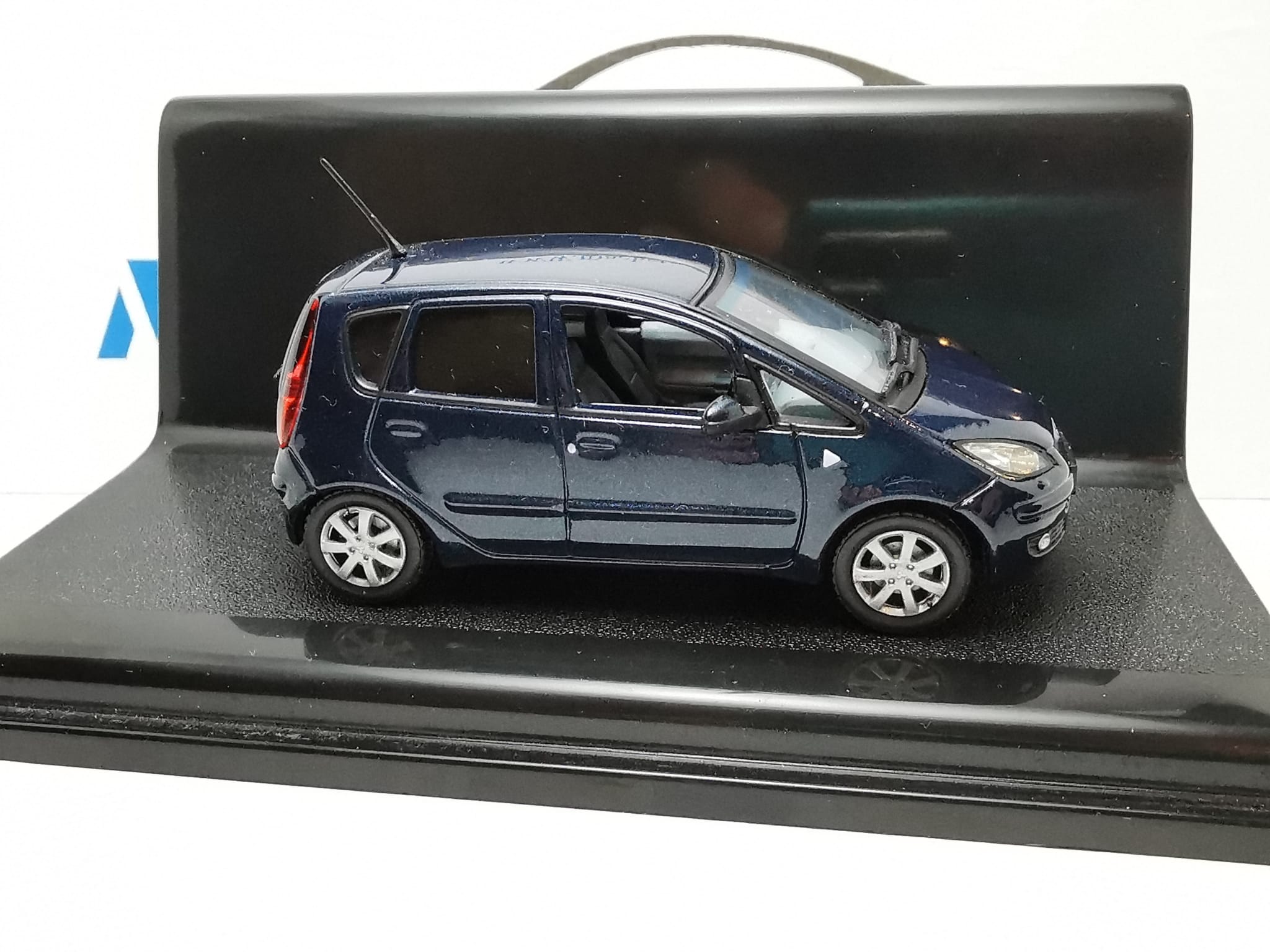 MITSUBISHI COLT - 4