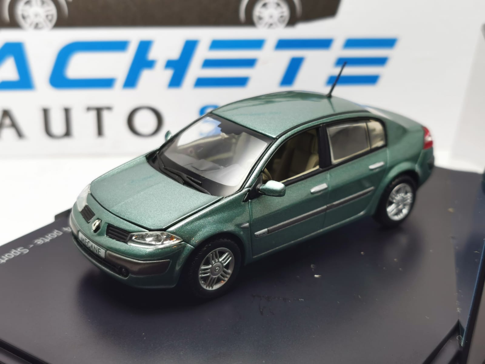 RENAULT MEGANE 2 SEDAN - 1