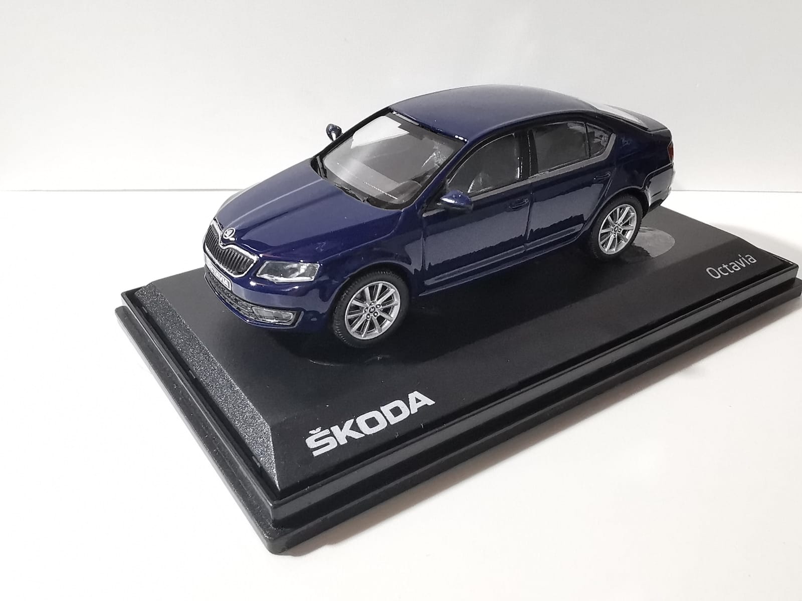 Skoda Octavia 3 Blue Pacific Uni - 1