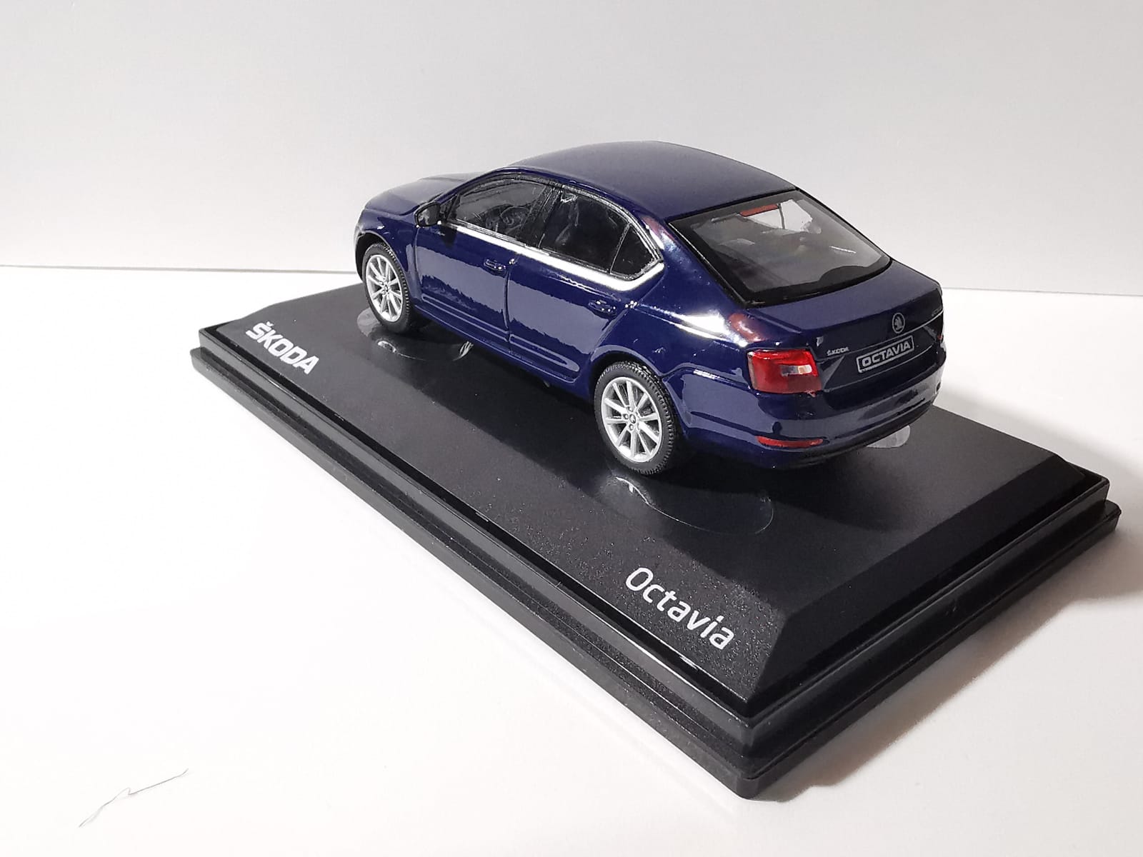 Skoda Octavia 3 Blue Pacific Uni - 2