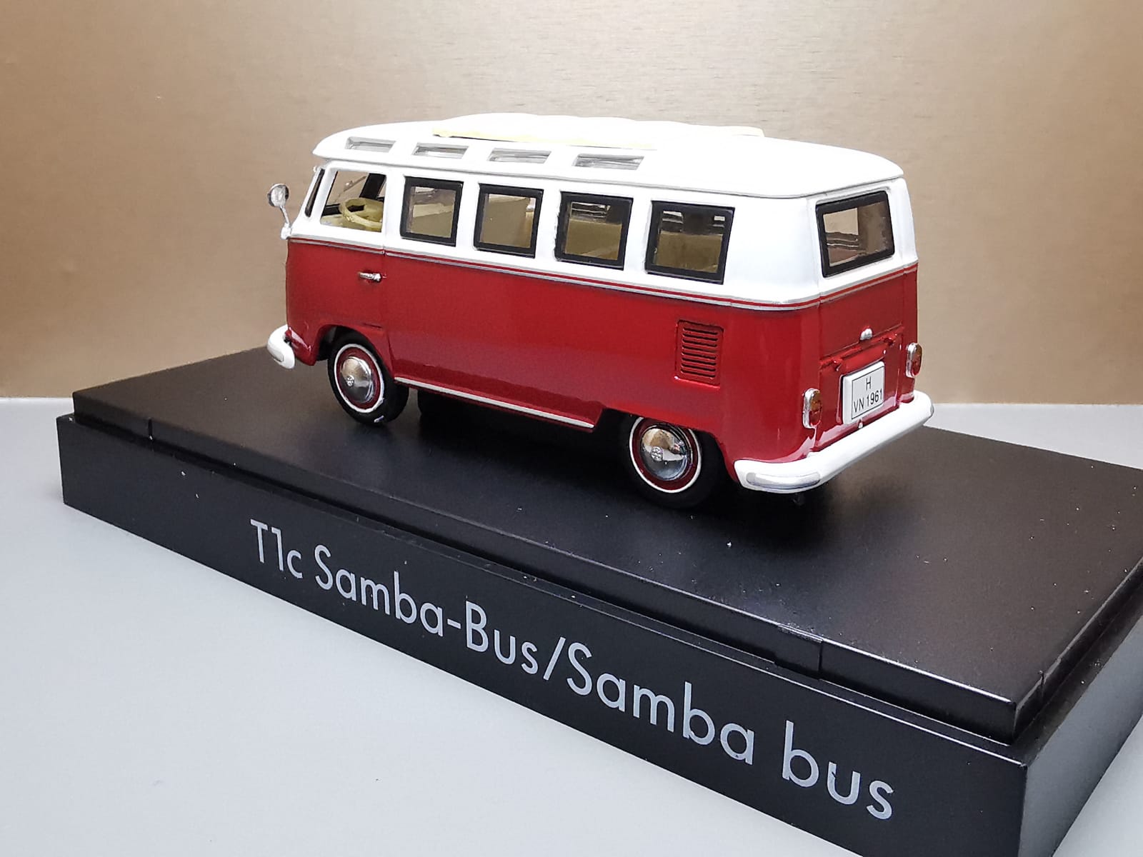 VW T1 c Samba Bus rosu - 2