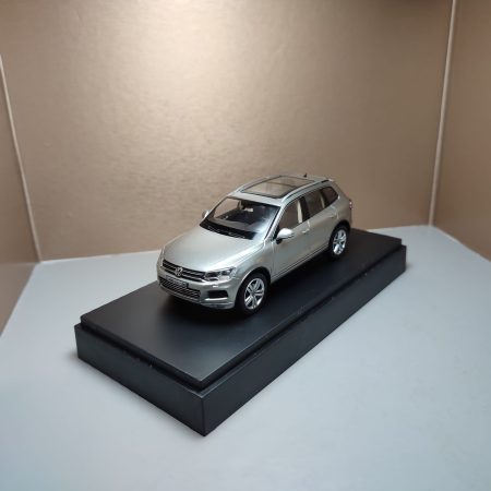 VW Touareg 2 (7P) 2010 silver