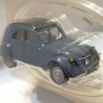 CITROEN-2CV-ALBASTRU-CU-PLAFON-NEGRU