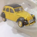 CITROEN-2CV-GALBEN-CU-ARIPI-NEGRE