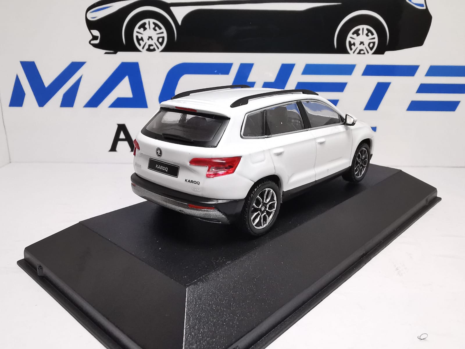 skoda karoq alb - 4
