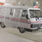 Peugeot J7 Police