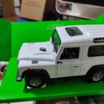 Land Rover Defender 90 alb
