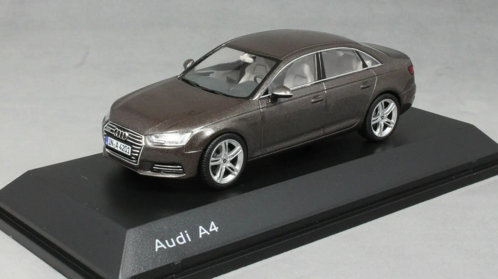 Audi A4 B9 maro