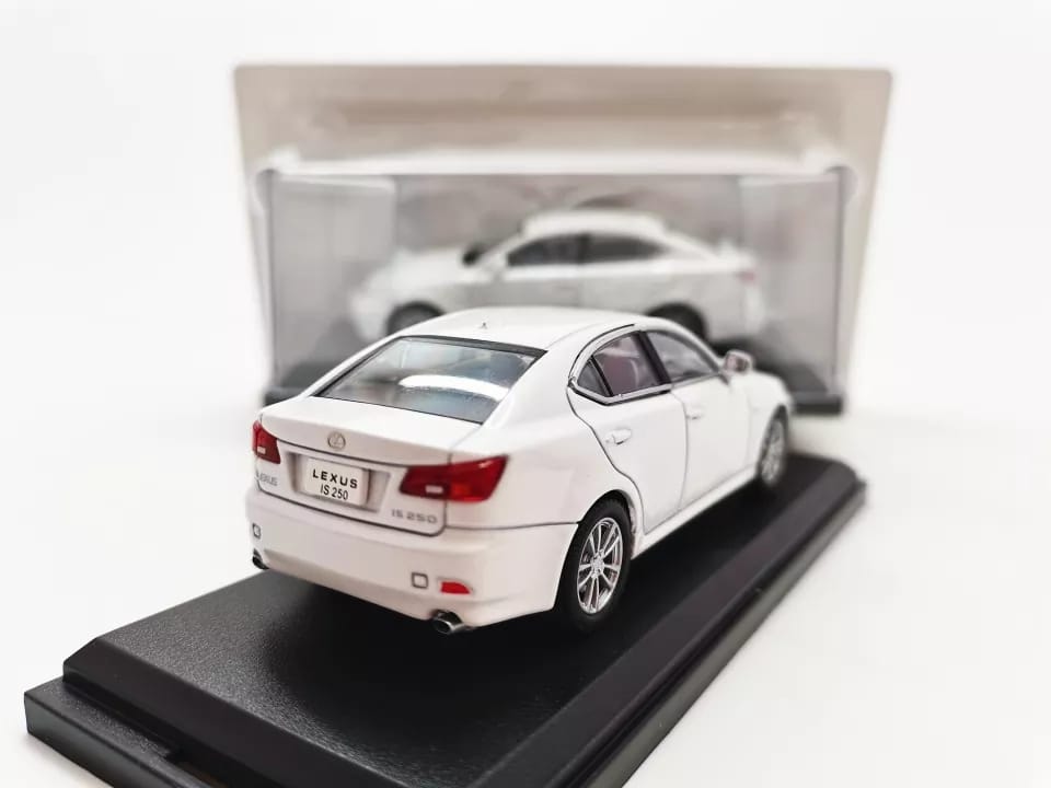 Lexus IS 250 alb - 2