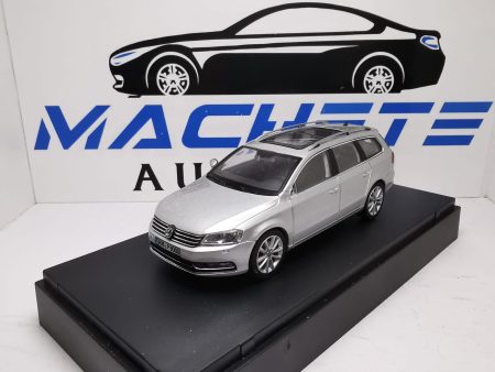 VW Passat B7 Variant gri - cu oglinda lipsa