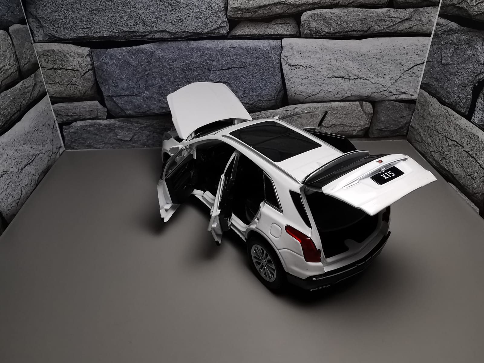 Cadillac XT5 white cu led-uri si sunete 2