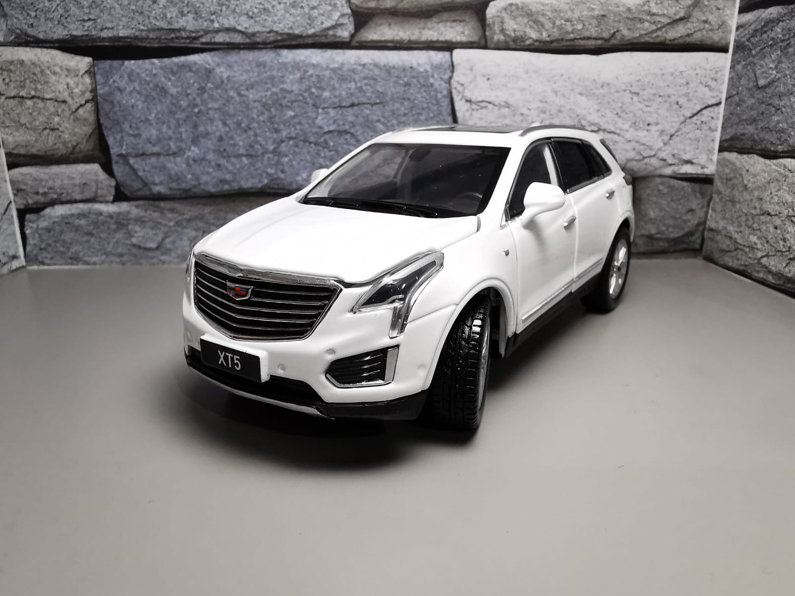 Cadillac XT5 white cu led-uri si sunete 3