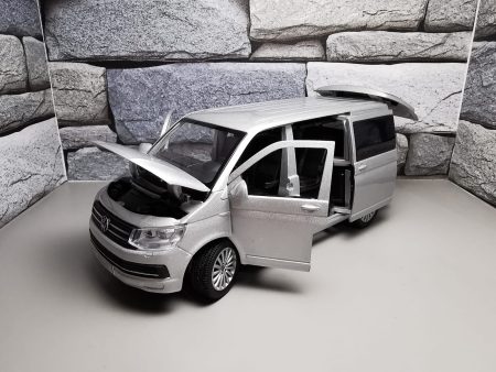 VW Multivan T6 Silver 2015 cu led-uri si sunete