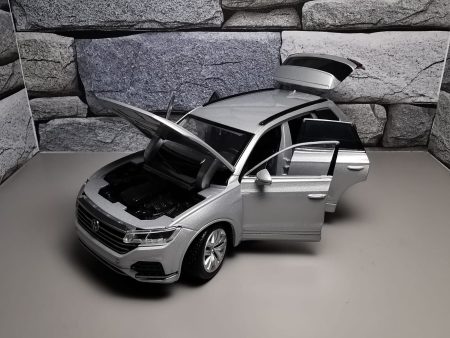 VW Touareg 3 silver 2019 cu led-uri si sunete