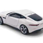 jaquar-f-type-licht-geluid-en-sturende-voorwielen-wit