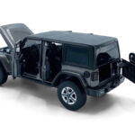 jeep-wrangler-sahara-unlimited-licht-geluid-en-sturende-voorwielen-grijs