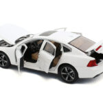 Volvo S90 White Pearl - vireaza rotile fata si are suspensii