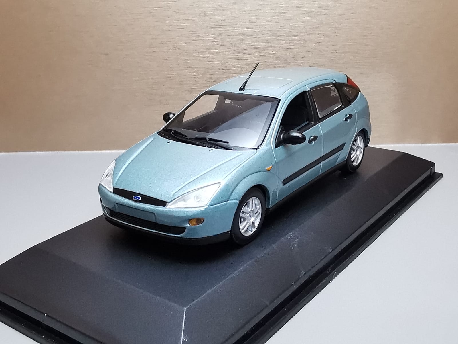Ford Focus MK1 verde 1998 - 4 usi - 1