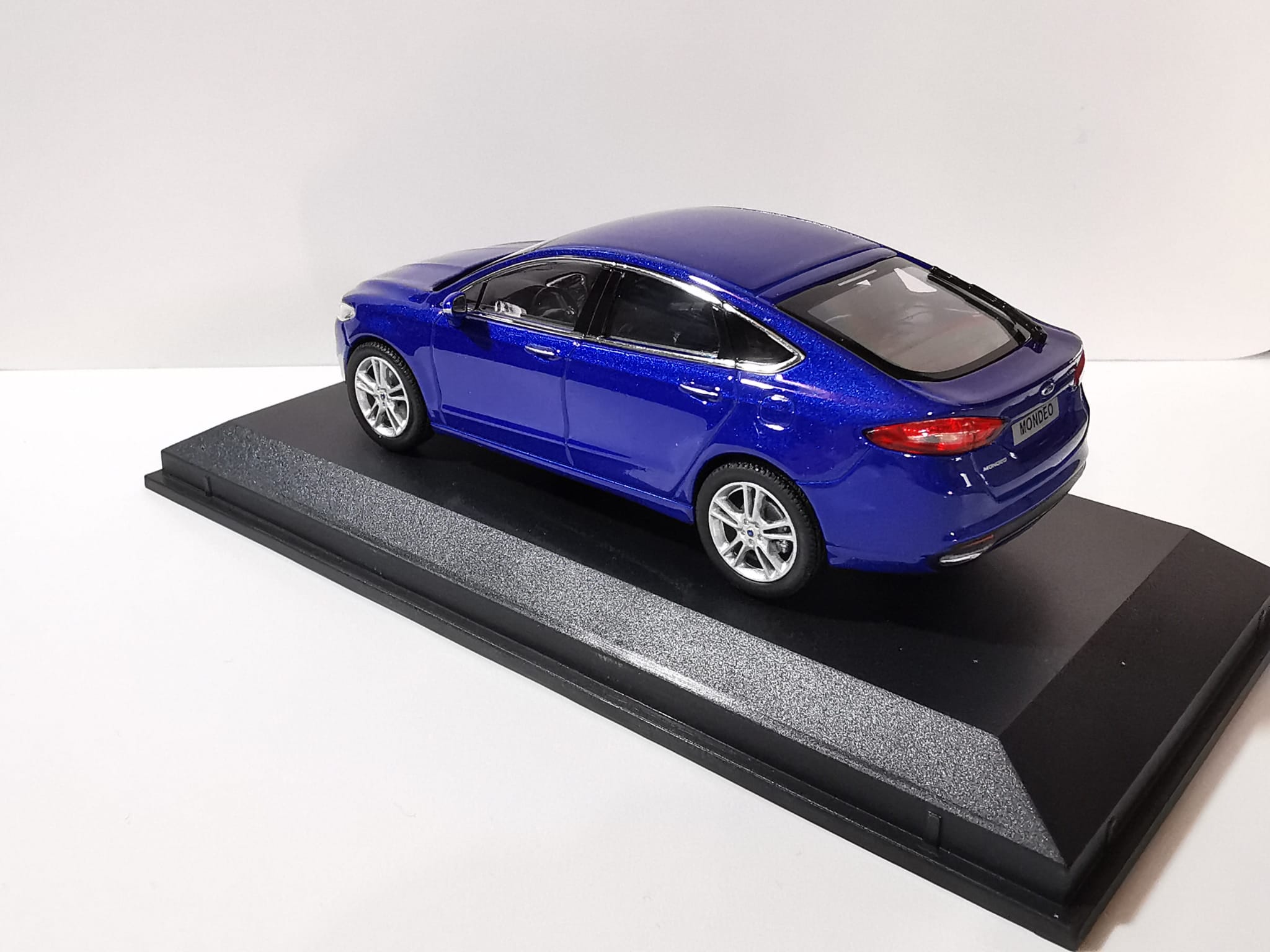 Ford Mondeo MK5 Blue 2015 - 4