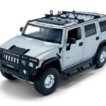 hummer-h2-licht-geluid-en-sturende-voorwielen-zilver