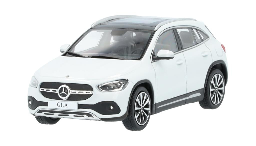Mercedes Benz GLA (H247) digital white