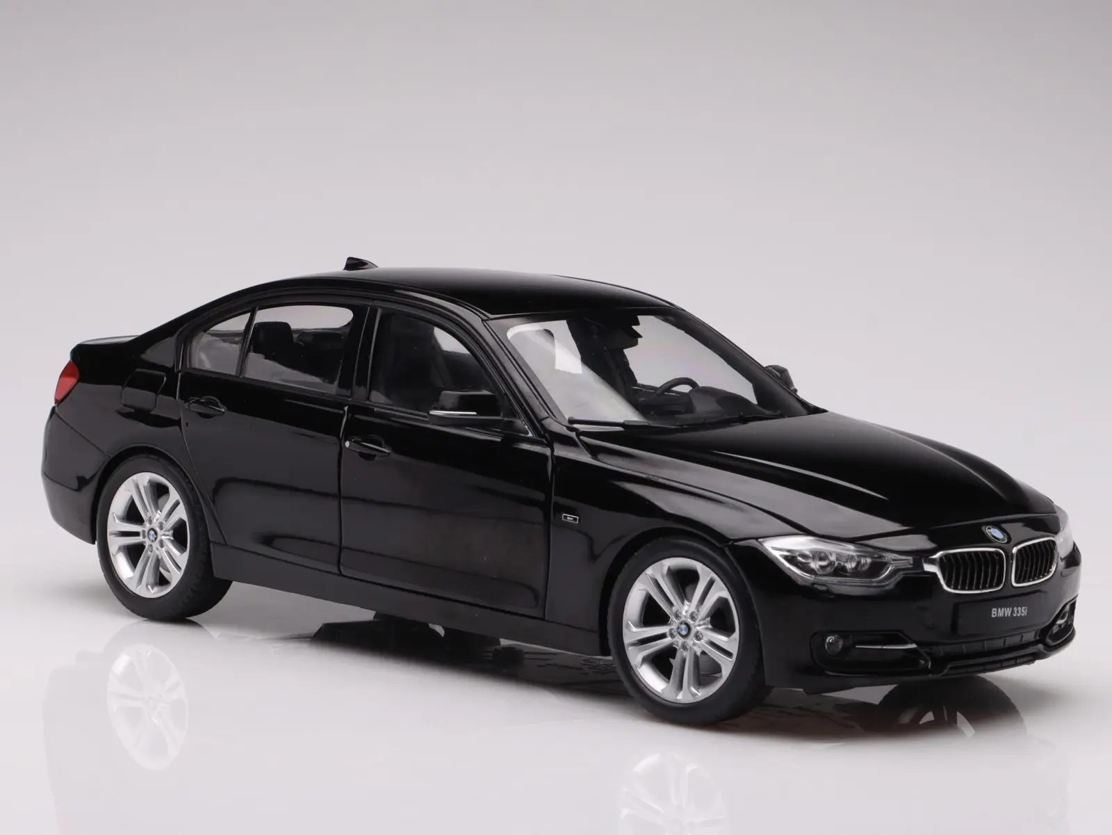 Bmw Seria 3 (F30) Negru 2012 scala 1 18.....