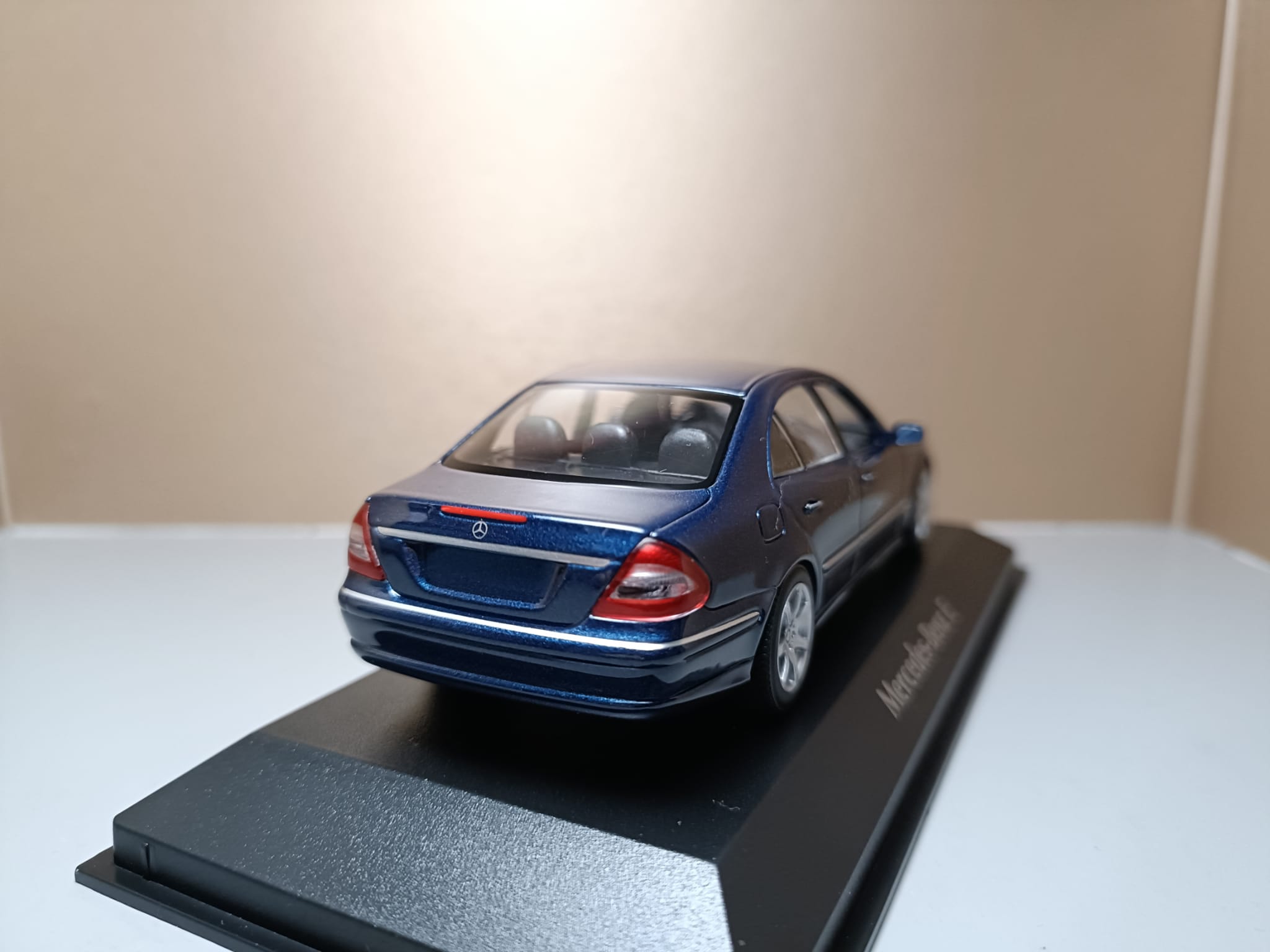 Mercedes Benz E-Klass (w211) 2006 blue metallic 3