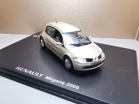 Renault Megane 2 Hatchback 4 usi 2006 crem