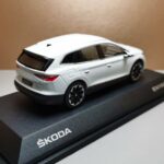 Skoda Enyaq 4, moon white 2021 1