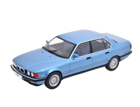 Bmw Seria 7 (E32) 1992 metallic blue scala 1/18
