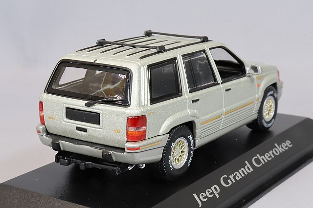Jeep Grand Cherokee 1995 silver.