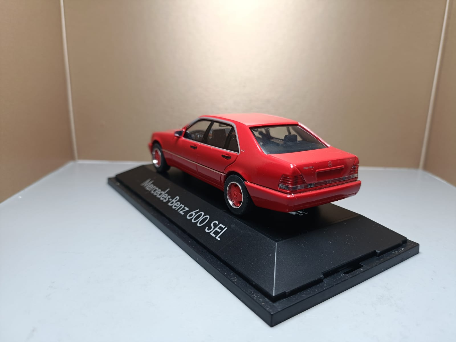 Mercedes Benz 600 SEL Rosu..