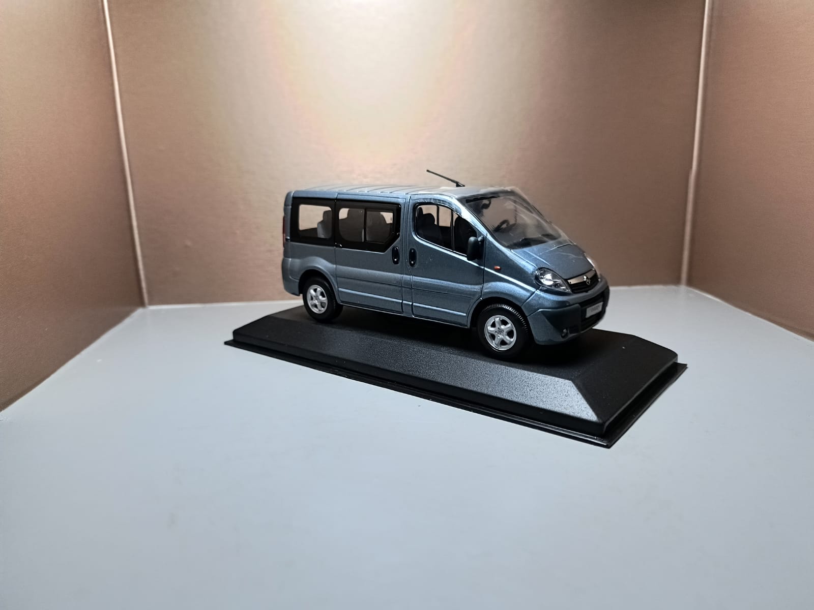 Opel Vivaro 2006 Blue.