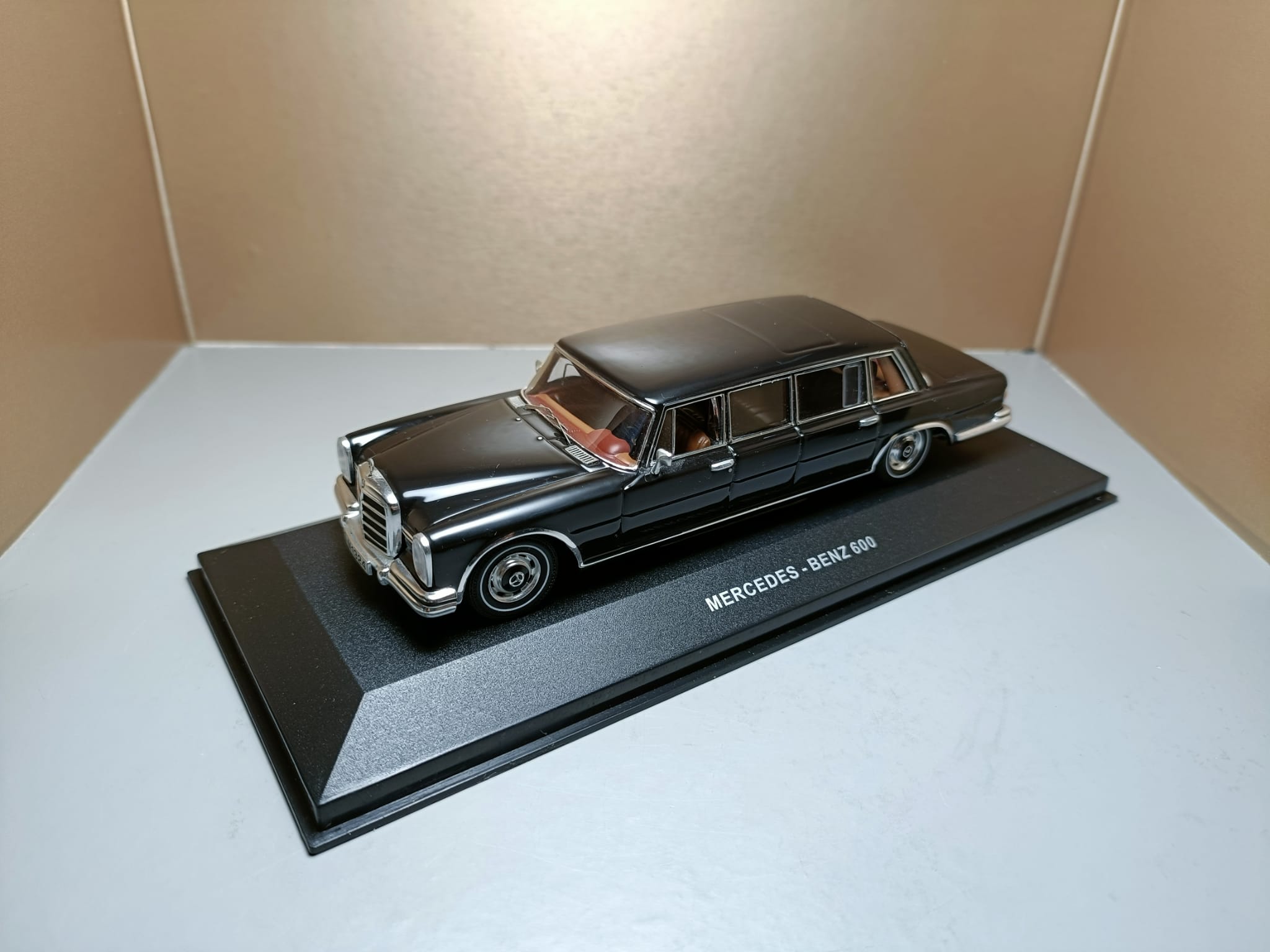 Mercedes -Benz 600 Pullman black 1