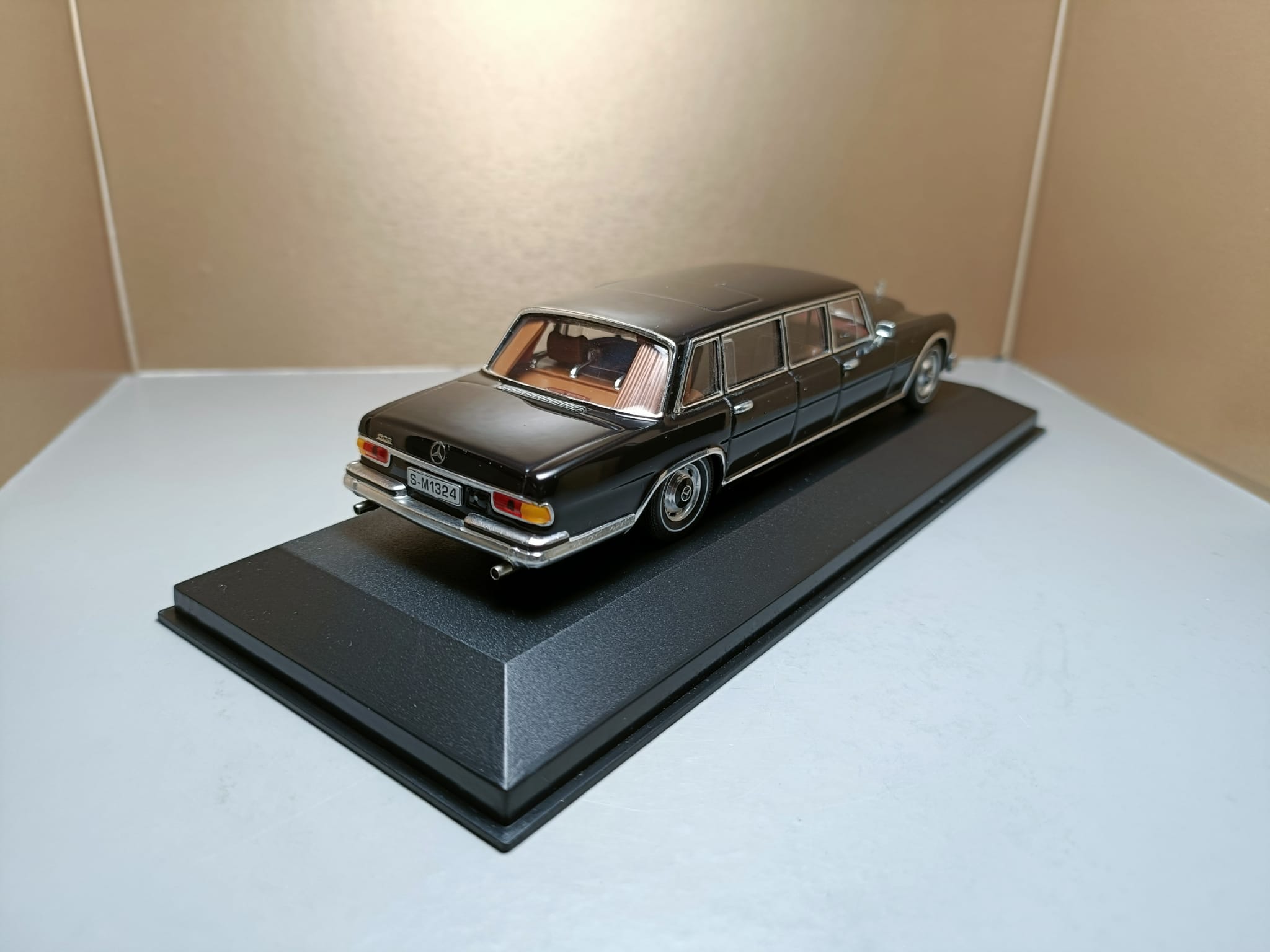 Mercedes -Benz 600 Pullman black 3
