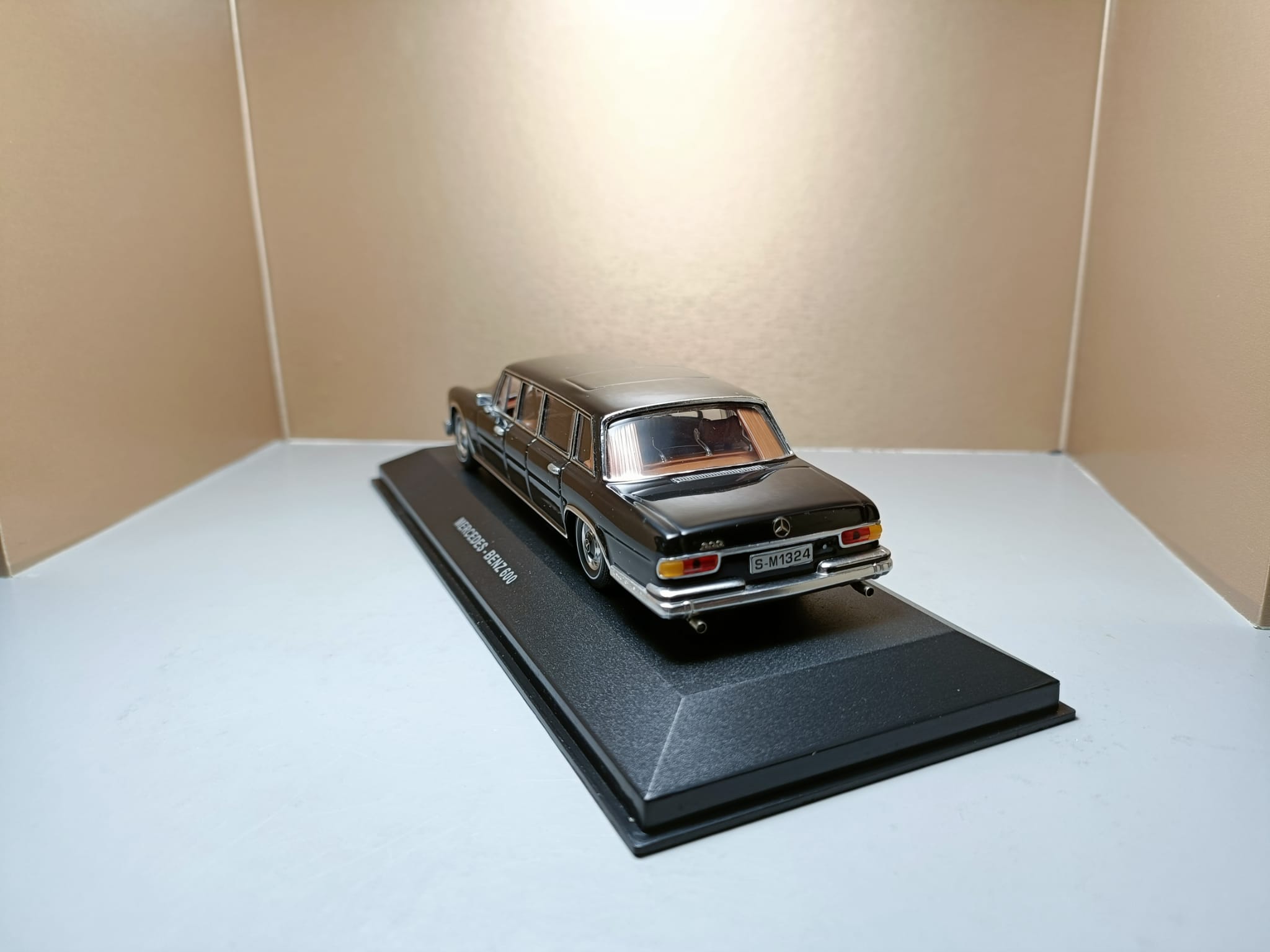 Mercedes -Benz 600 Pullman black 4