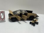 Tesla Cybertruck Crem….