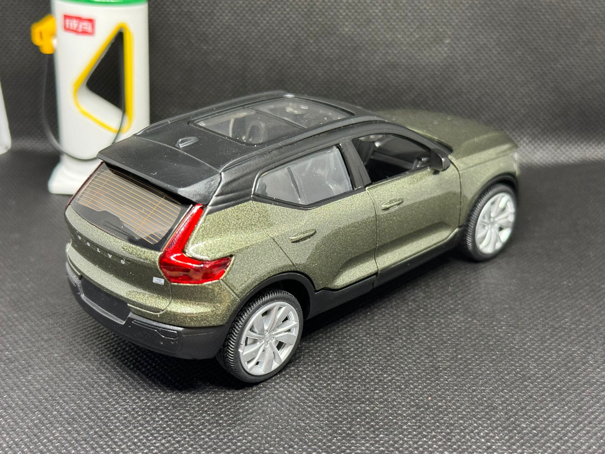 Volvo XC40 green 2018.....